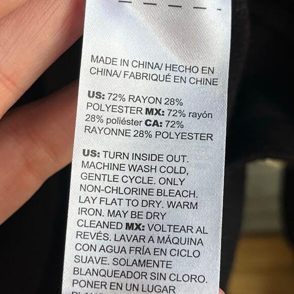 Chico's Women's Black Sequined Textured Pullover Sweater Size 4 (XXL). NEW - Picture 9 of 9